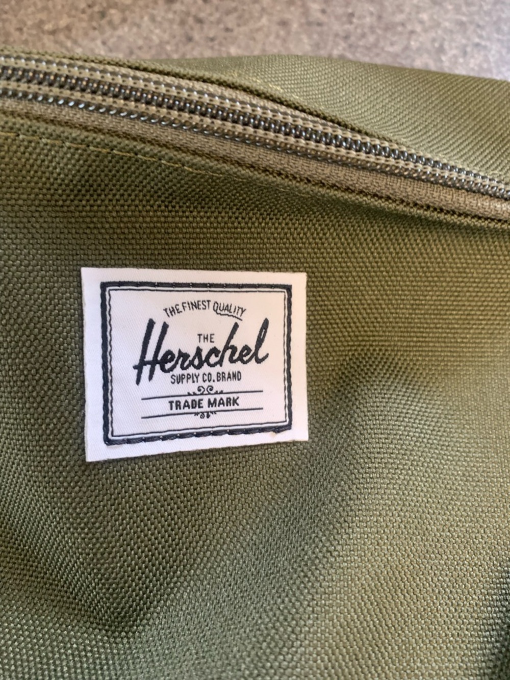New With Tags HERSCHEL SUPPLY CO. FOURTEEN HIPSACK Cross body Belt Bag
Ivy Green - Picture 2 of 6